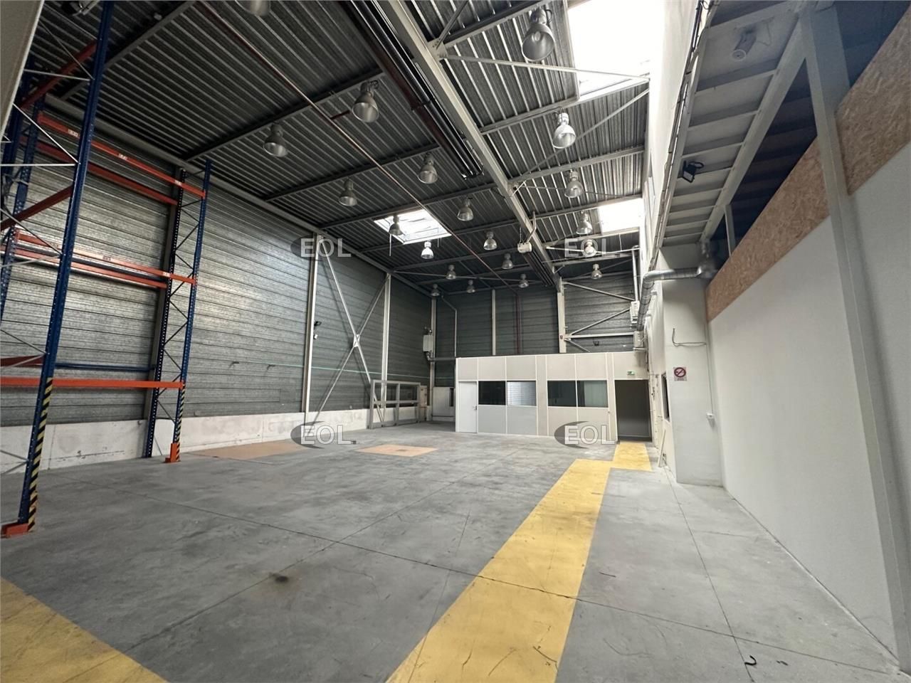 Locaux avec stockage extérieur