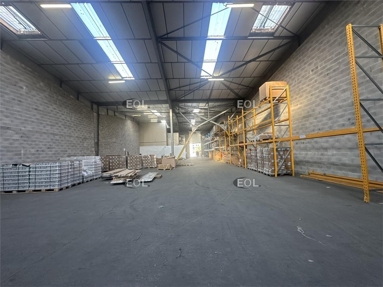 Location Entrepôt 855 m² non divisibles
