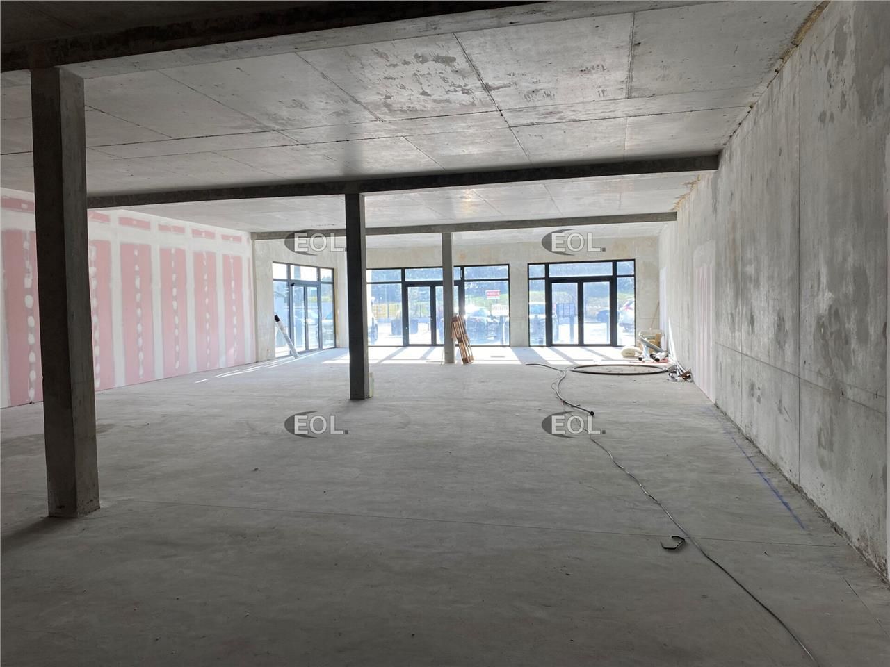 Location Local Commercial 322 m² non divisibles