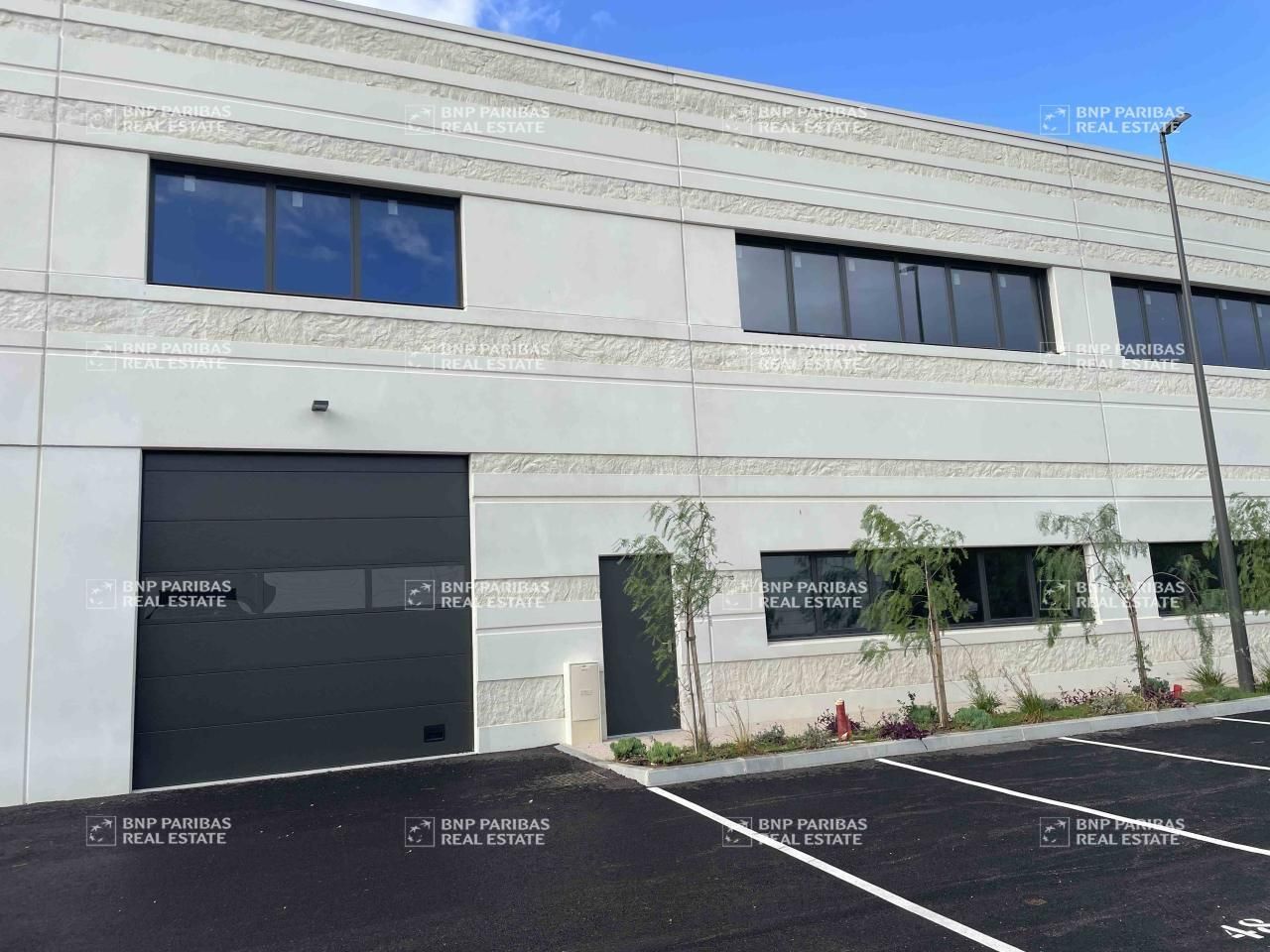 Location Activité 4669.3 m² divisibles 13600 La ciotat