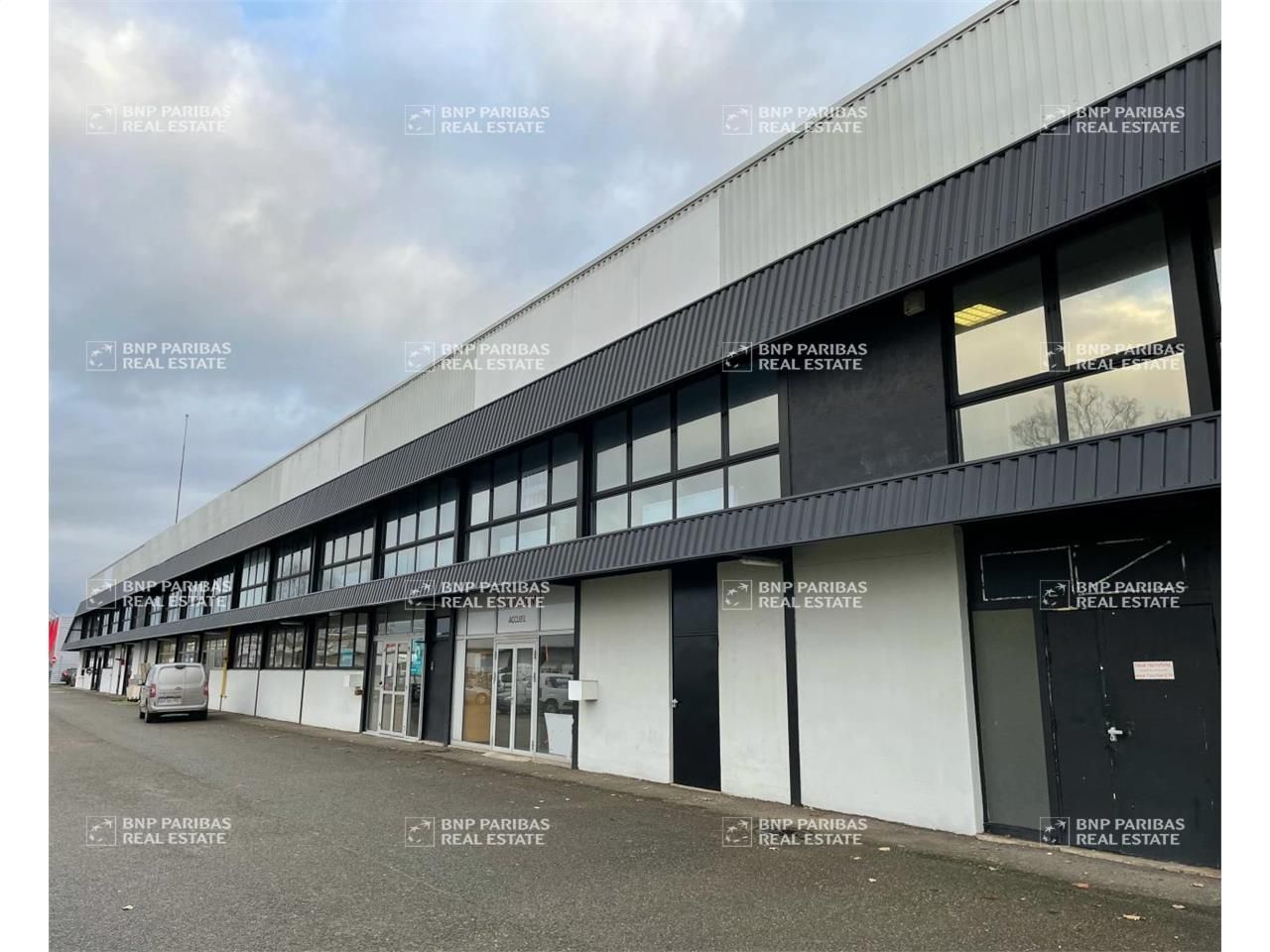 1208 m² pour ce activité en location à Saint-étienne-du-rouvray