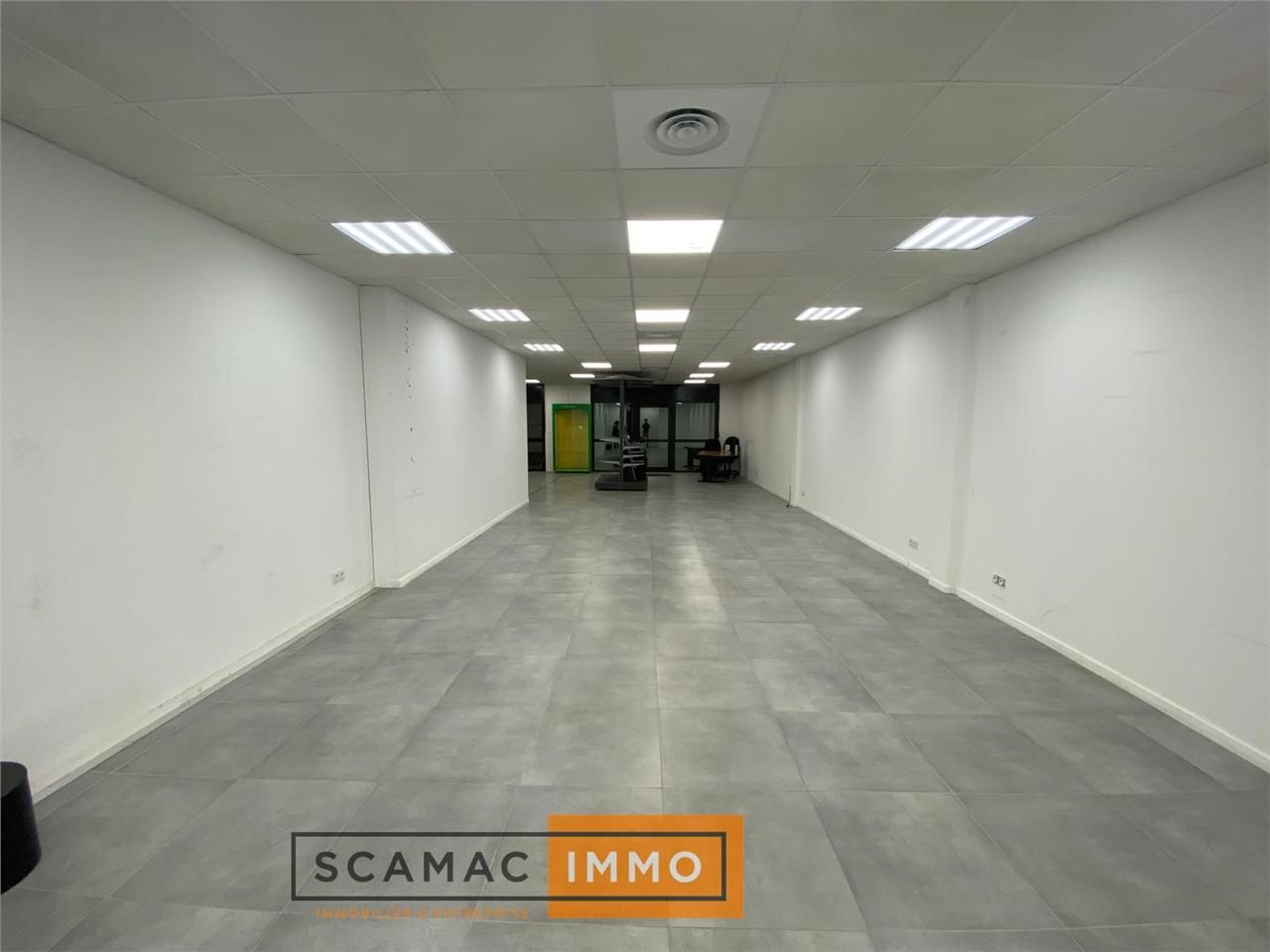 Location Local Commercial 151 m² non divisibles