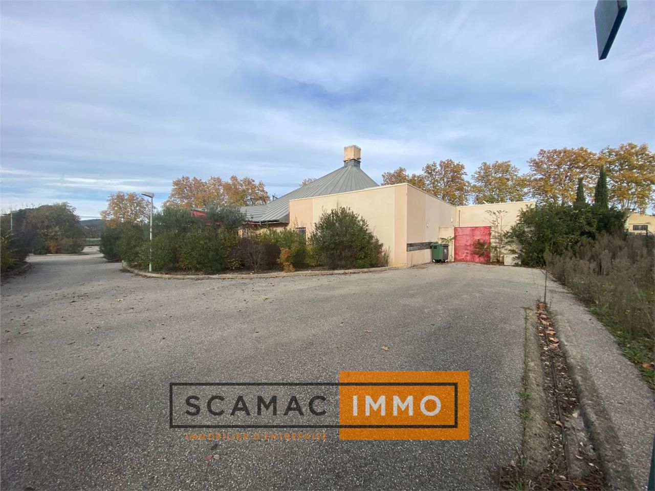 Location Local Commercial 400 m² non divisibles