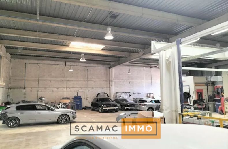 Local d'activités de 1630m²