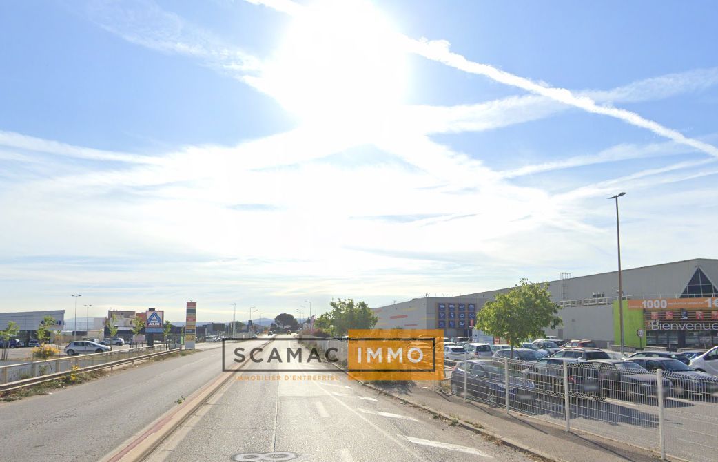 Location Local Commercial 300 m² non divisibles