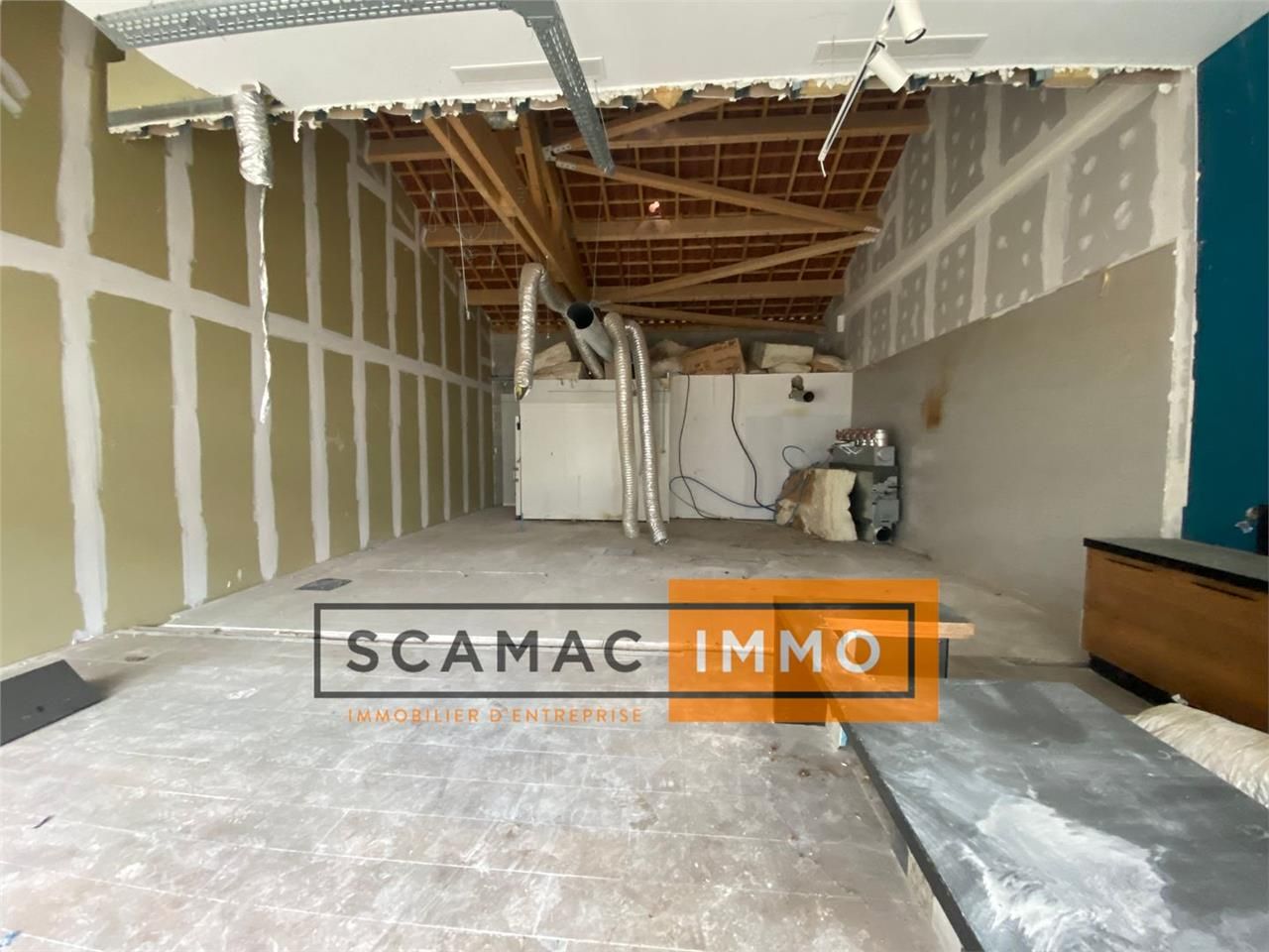 Location Local Commercial 115 m² non divisibles