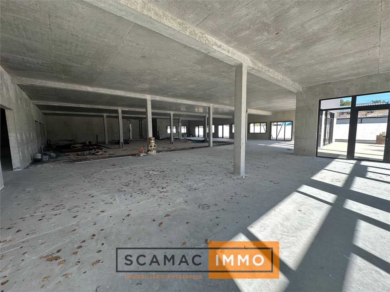 Location Local Commercial 84 m² non divisibles