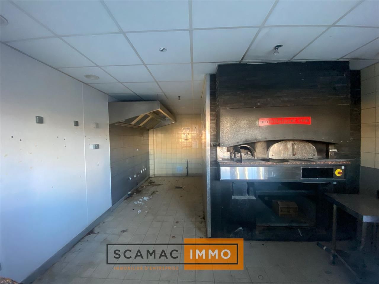 Location Local Commercial 590 m² non divisibles