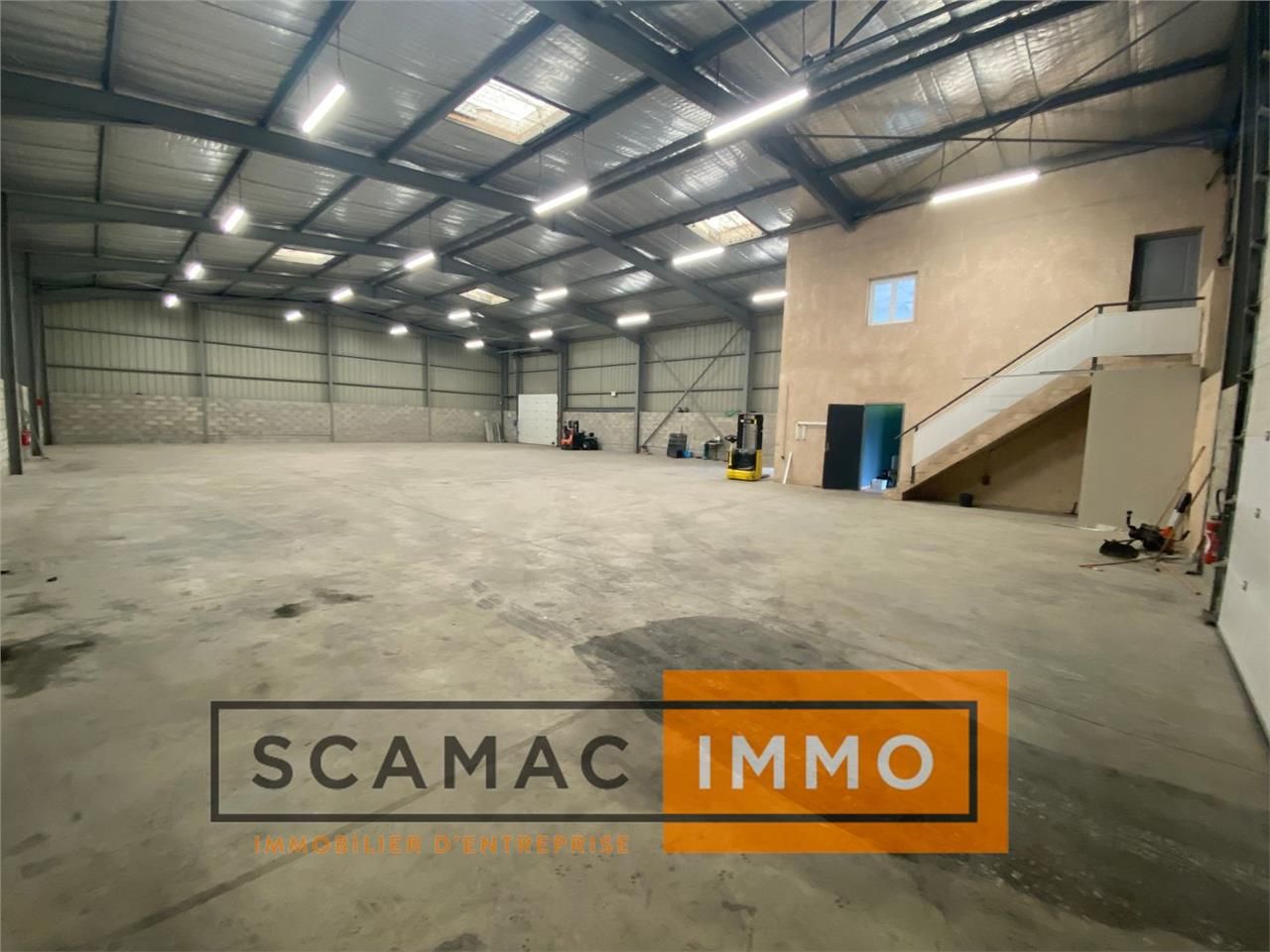 Location Entrepôt 640 m² non divisibles