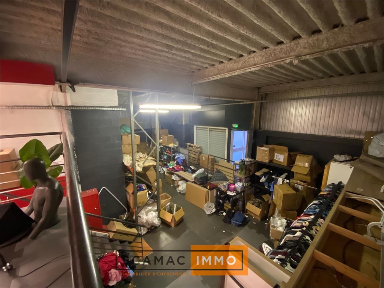 Entrepôt de 150m²