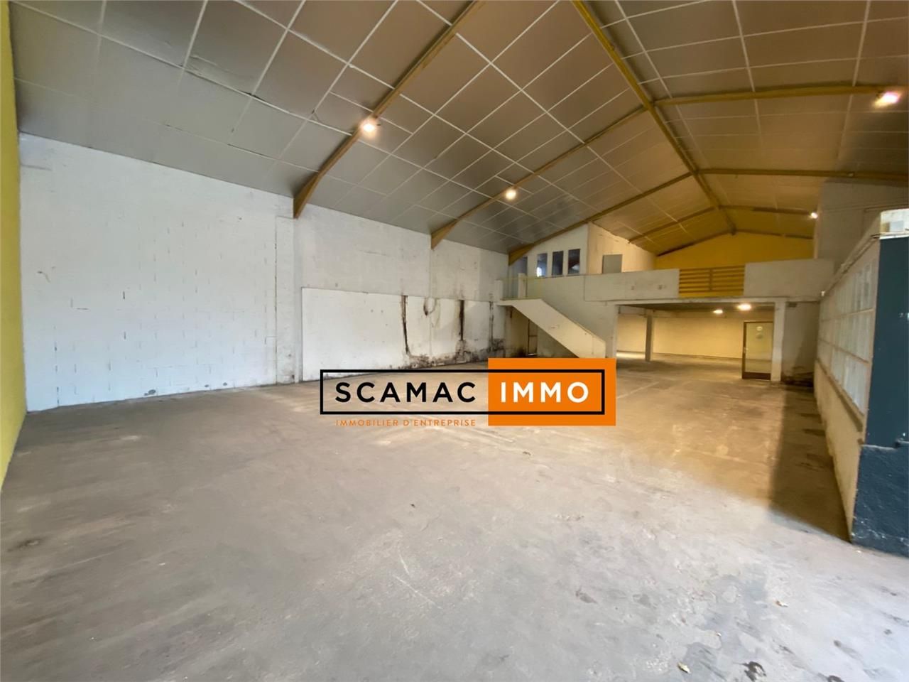 Location Entrepôt 480 m² non divisibles