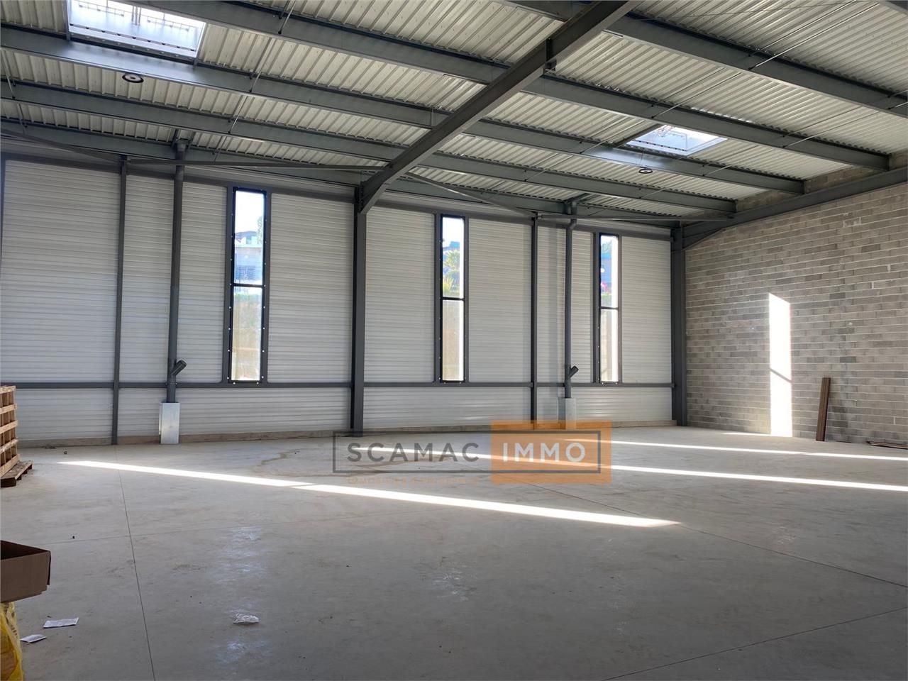 Location Entrepôt 374 m² non divisibles