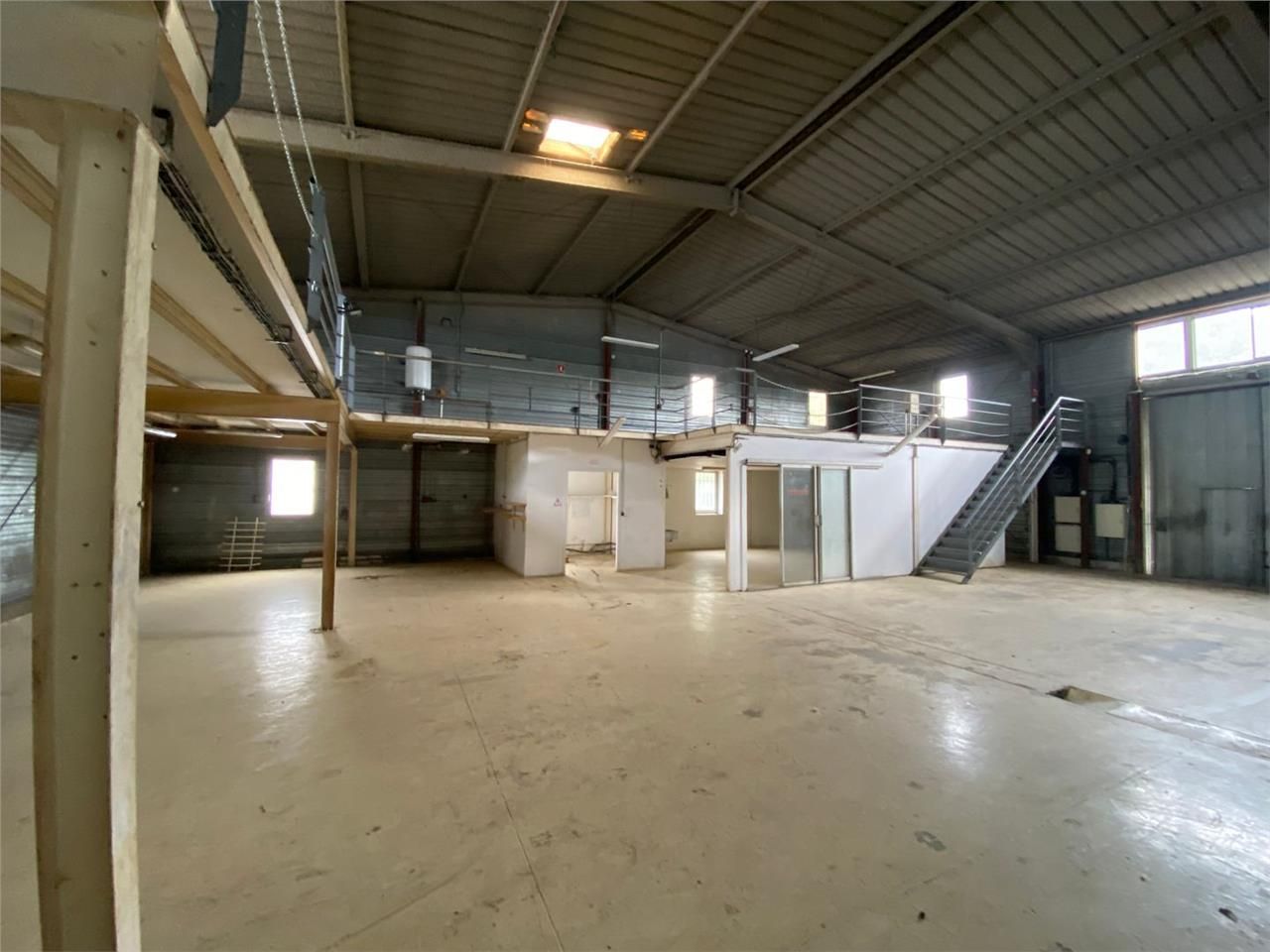 Vente Entrepôt 1882 m² non divisibles
