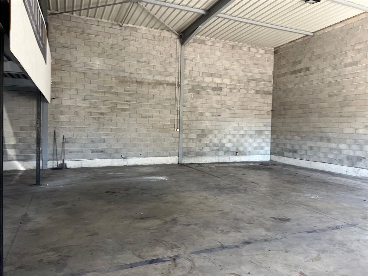 Location Entrepôt 252 m² non divisibles