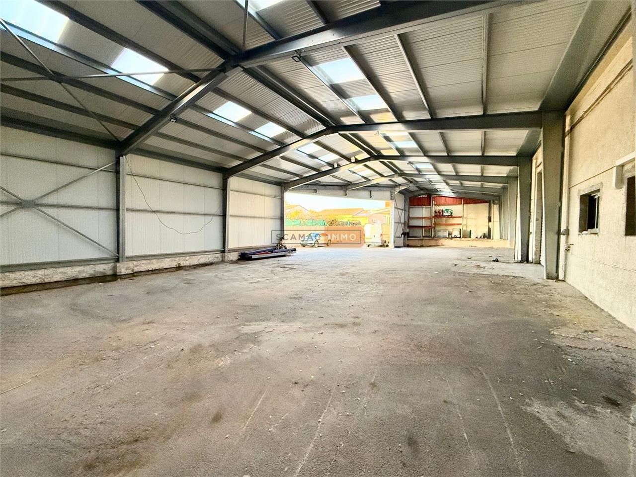 Location Entrepôt 878 m² non divisibles