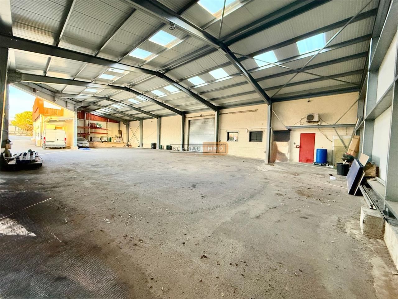 Entrepôt de 878m²