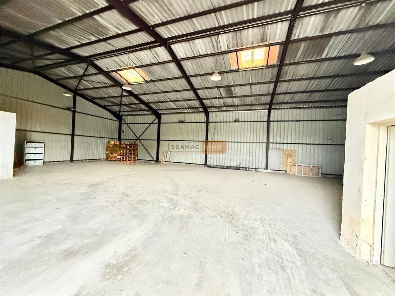 Location Entrepôt 300 m² non divisibles