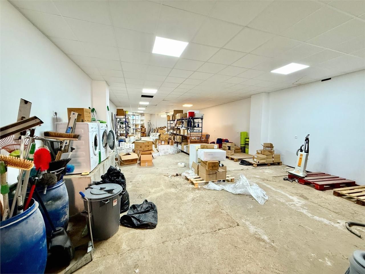 Location Local d'activités 183 m² non divisibles