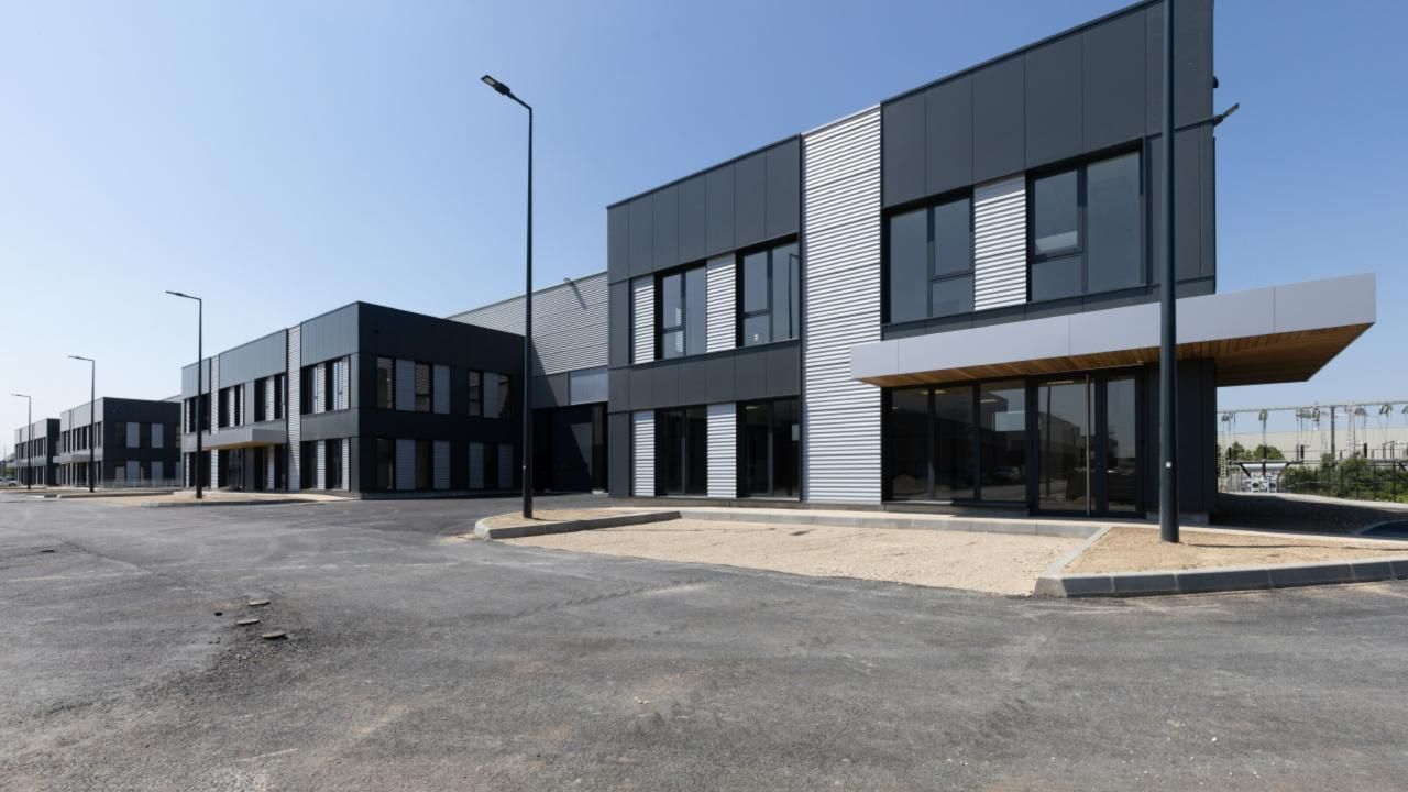 Location PME-PMI 1951 m² divisibles 93350 Le bourget
