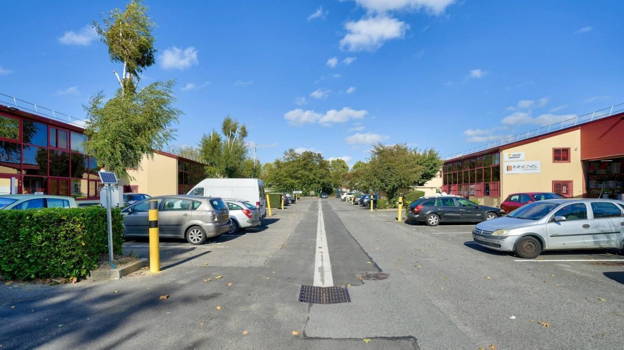 380 m² pour ce activité en location à Bondoufle