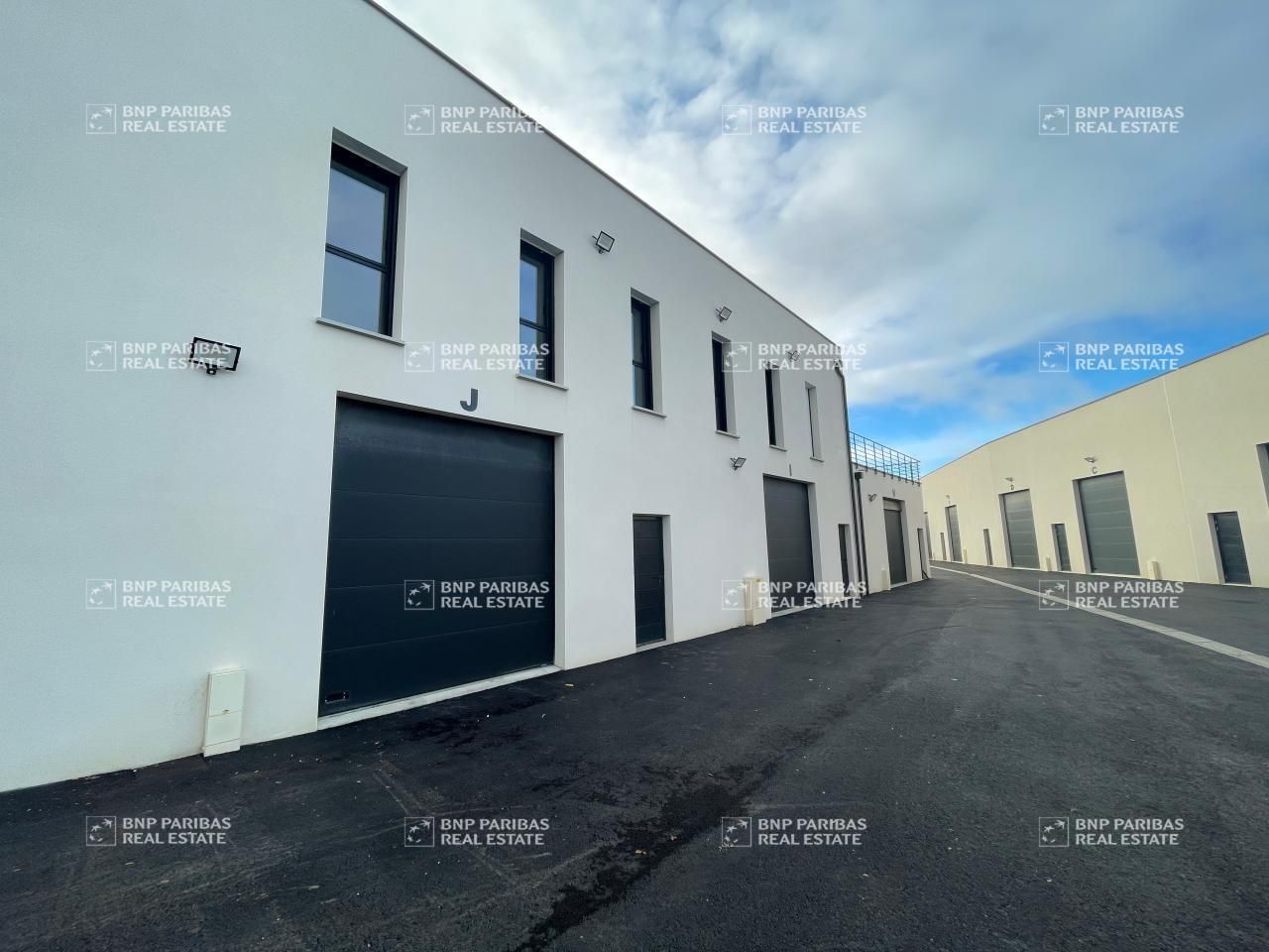 825 m² pour ce activité en location à Noyal-chatillon-sur-seiche