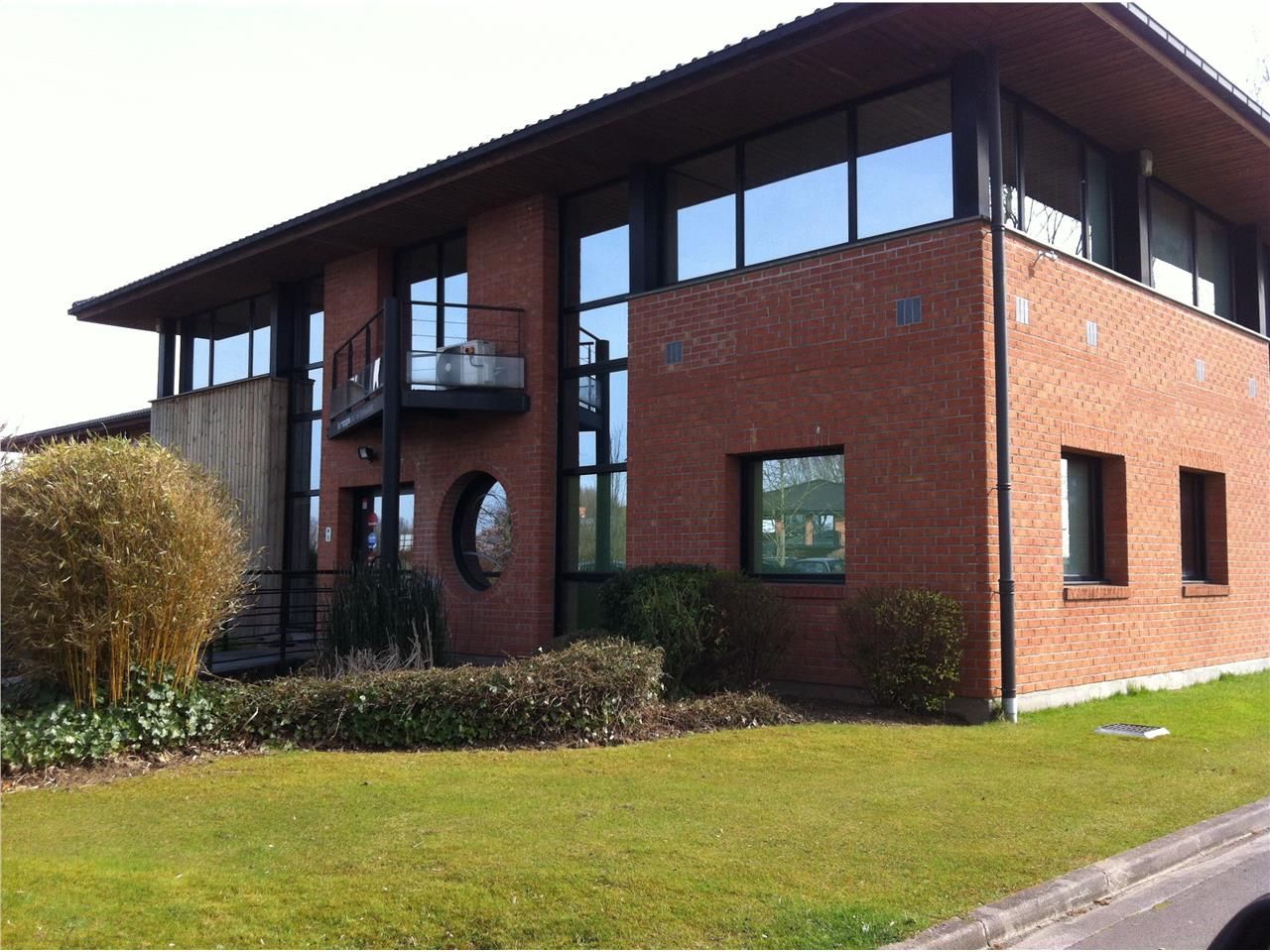 Location bureaux 493 m² à LEZENNES