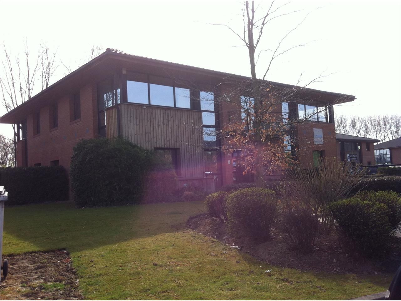 Location bureaux 493 m² à LEZENNES