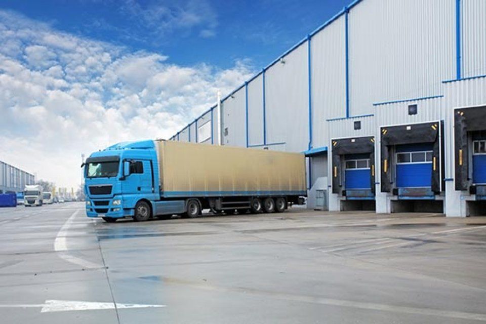 Location local d''activites 200 m² non divisibles