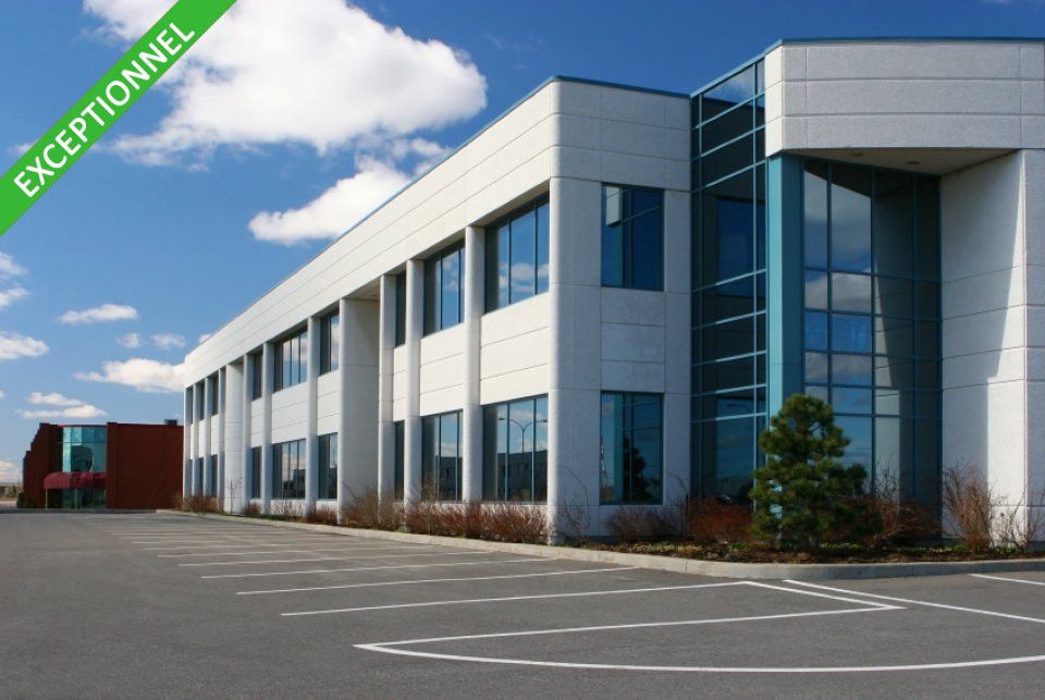 Location local d''activites 300 m² divisibles à partir de 150 m²