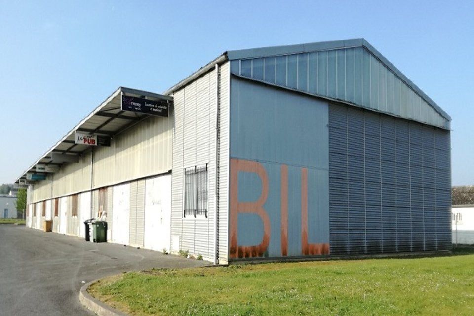 Location local d''activites 150 m² non divisibles