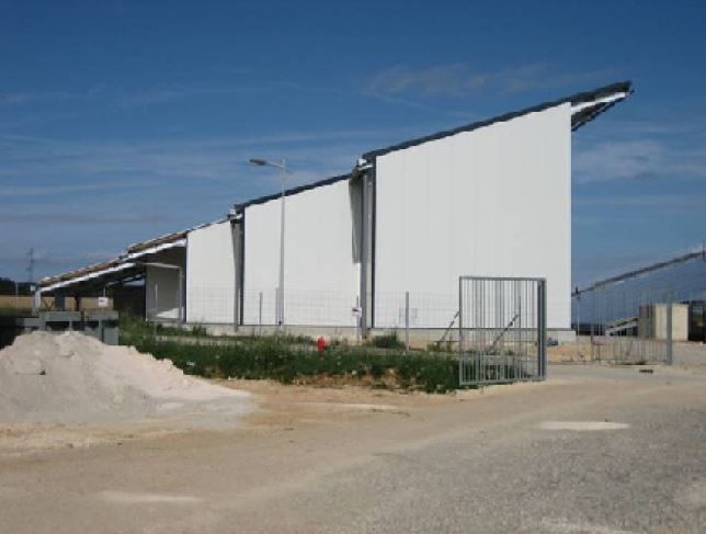 Location local d''activites 2500 m² non divisibles