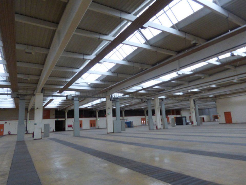 Location local d''activites 7000 m² divisibles à partir de 2000 m²