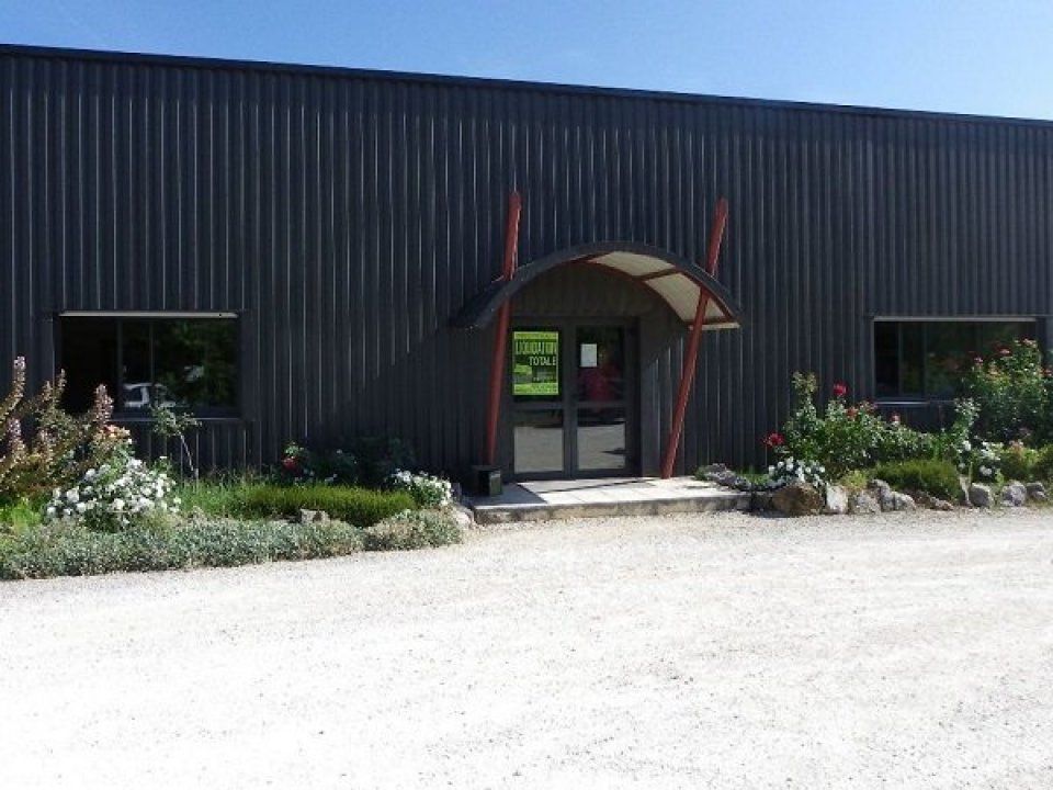 Location local d''activites 1300 m² non divisibles