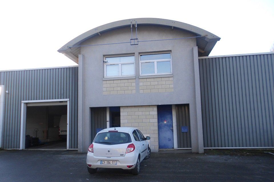 Location local d''activites 400 m² non divisibles