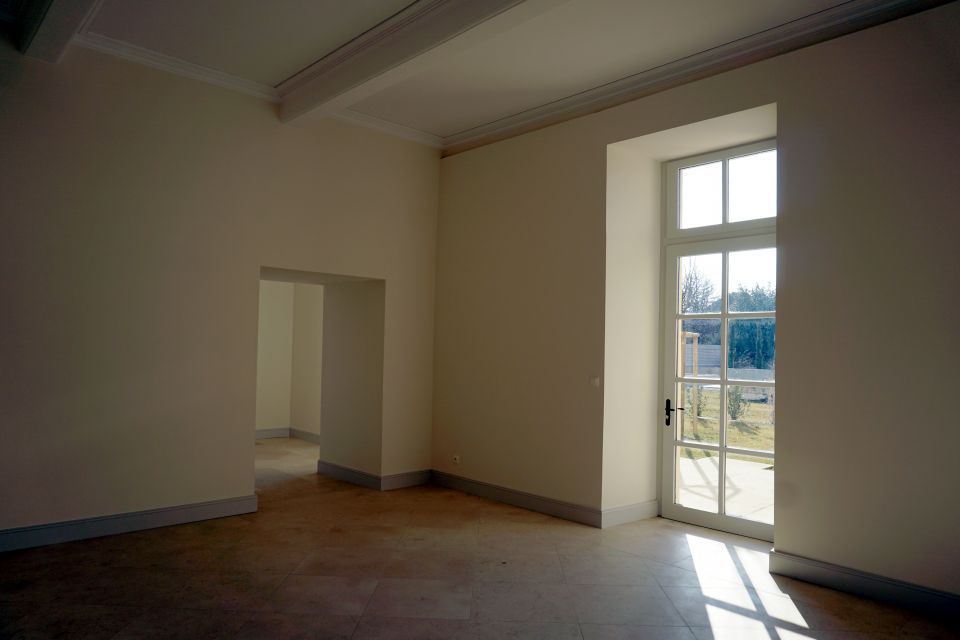 A LOUER - BOLLENE (84) - BUREAUX DE STANDING D'ENVIRON 84 m2 DANS UNE HÔTEL PARTICULIER