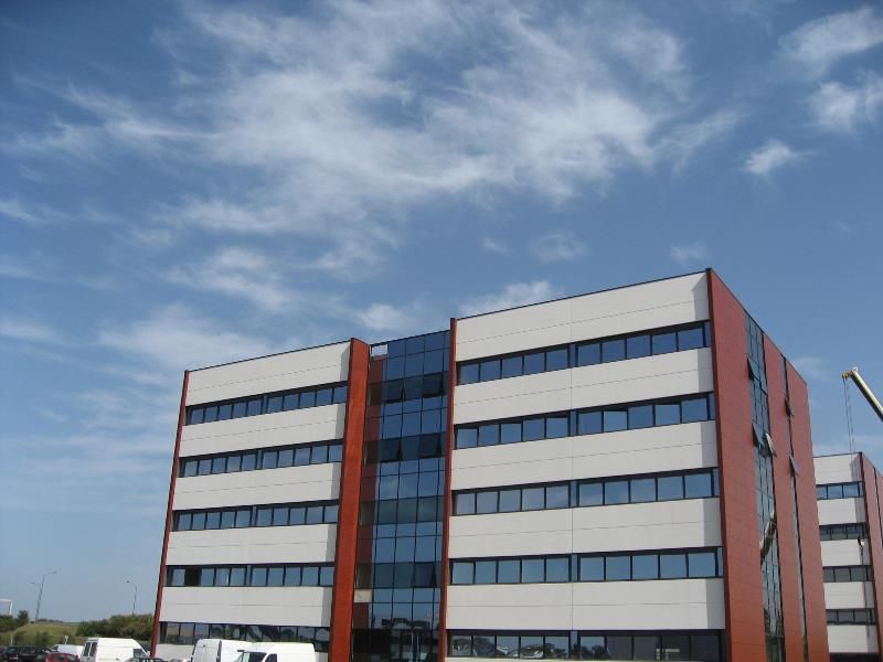 Location bureaux 3750 m² non divisibles
