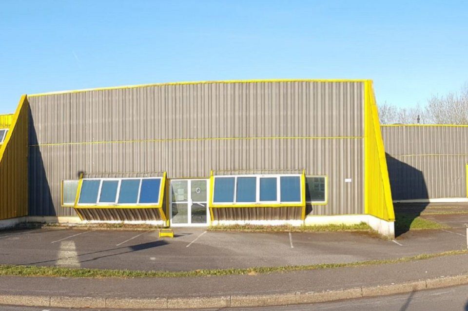 Location local d''activites 830 m² non divisibles