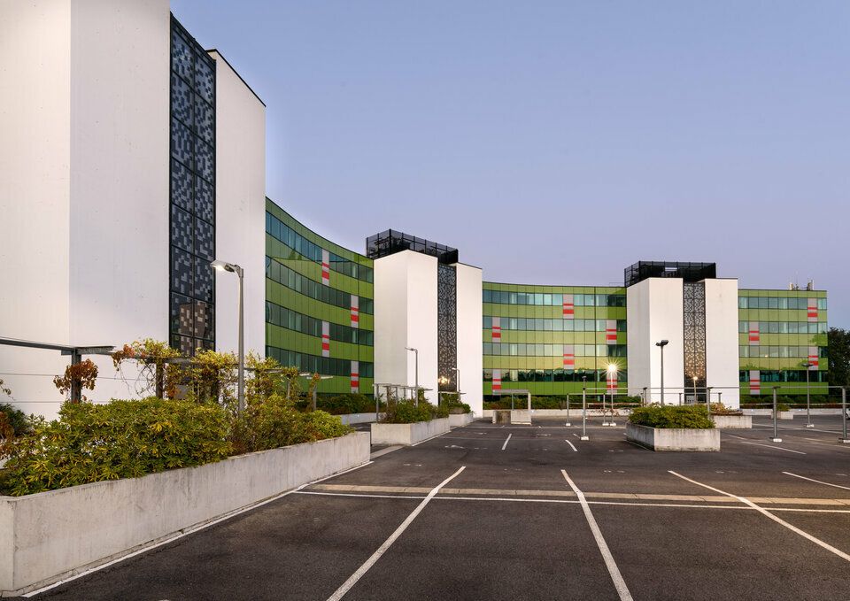 Bureaux récents avec de nombreux services