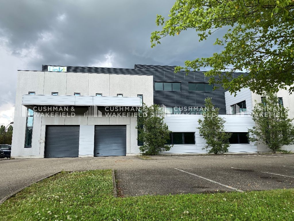 Location activités 379 m² divisibles à partir de 134 m²
