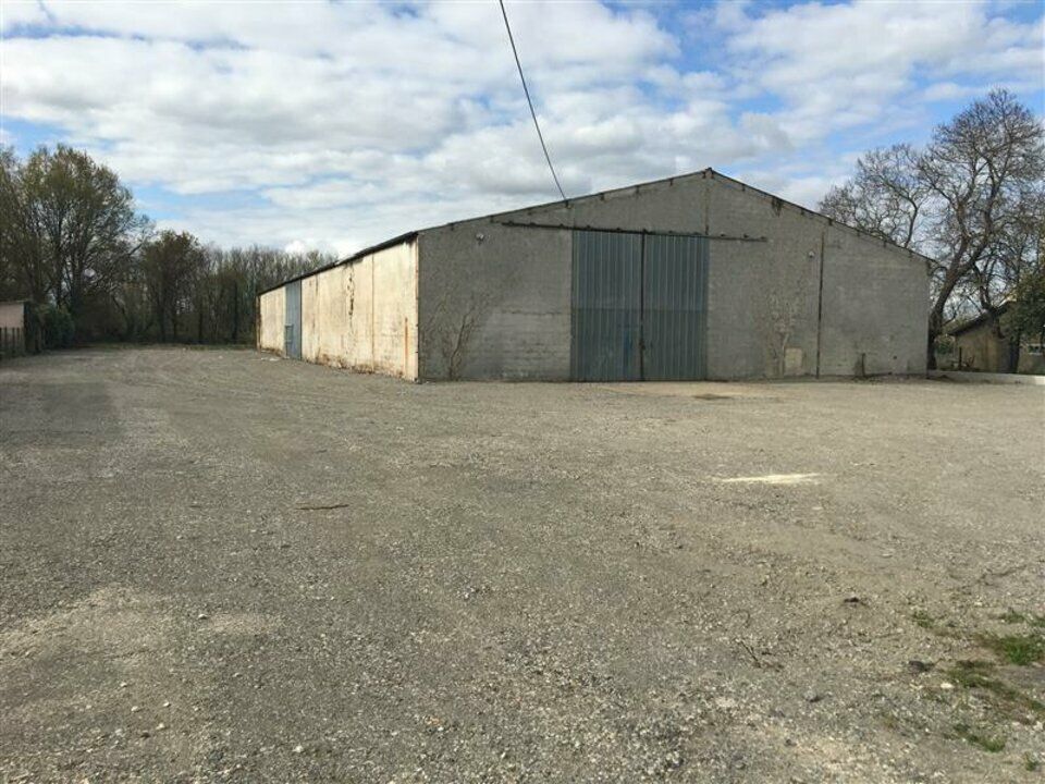 Location entrepot 1000 m² non divisibles
