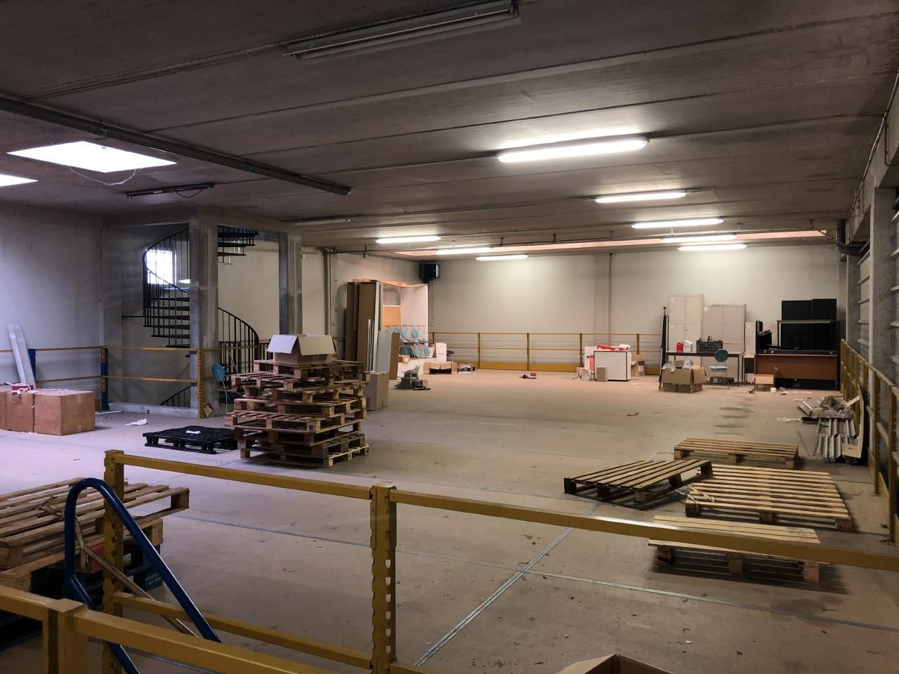 1500 m² pour ce activité en location à Ablon-sur-seine