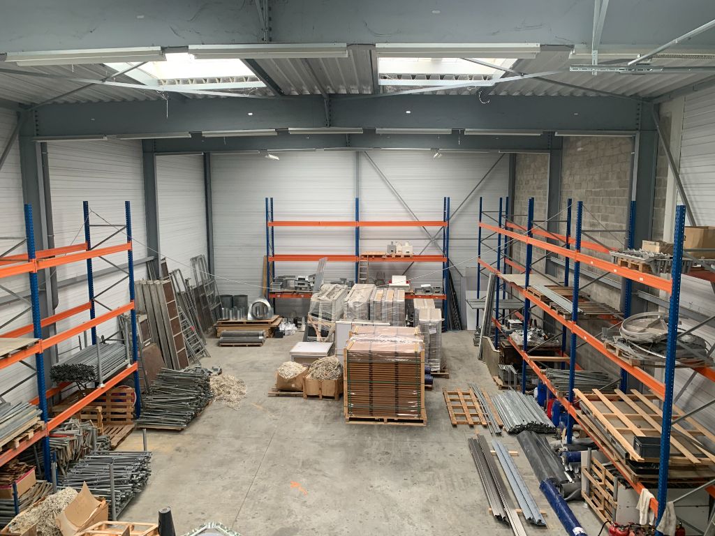 Vente local d''activites 2162 m² divisibles à partir de 325 m²