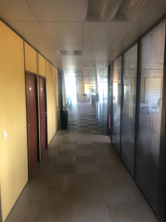 DESCARTES - A VENDRE BATIMENT D'ACTIVITES DE 2 162 M² AVEC TERRAIN DE 4 392 M²