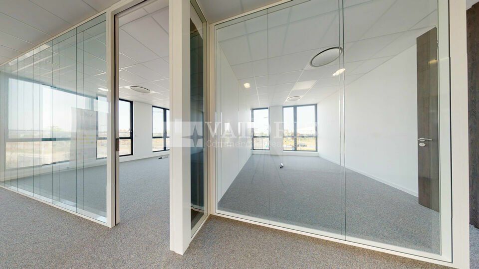 992.88 m² pour ce bureaux en location à Vaulx en velin
