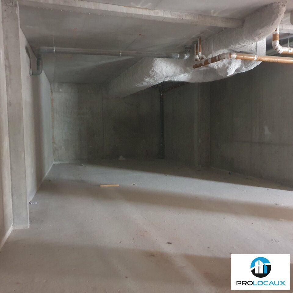 Location local commercial 141 m² non divisibles