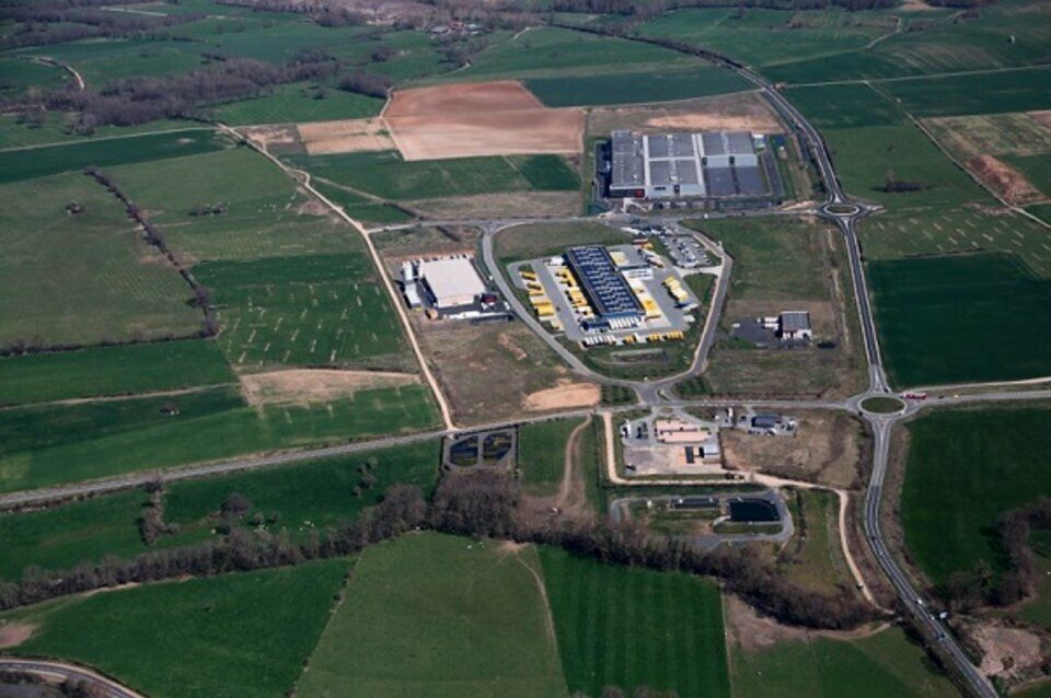 Vente terrain 180000 m² non divisibles