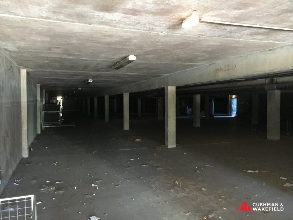 ENTREPOT DE STOCKAGE 1 500 M²