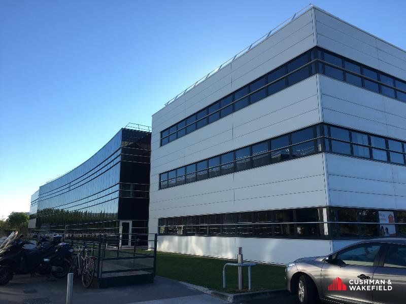 Bureaux à la location de 3 029 m² divisibles à partir de 167 m²