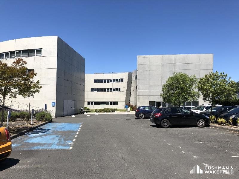 Bureaux à la location de 385 m²