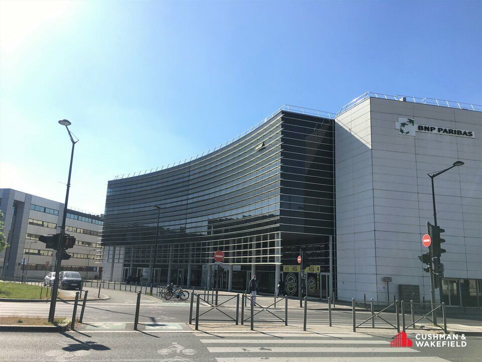 Bureaux à la location de 1 731 m² divisibles à partir de 306 m²